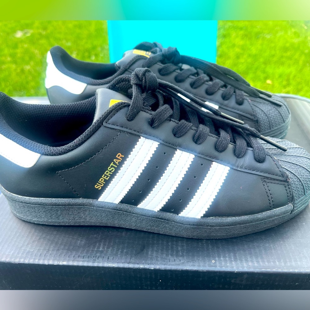 Adidas Sneakers